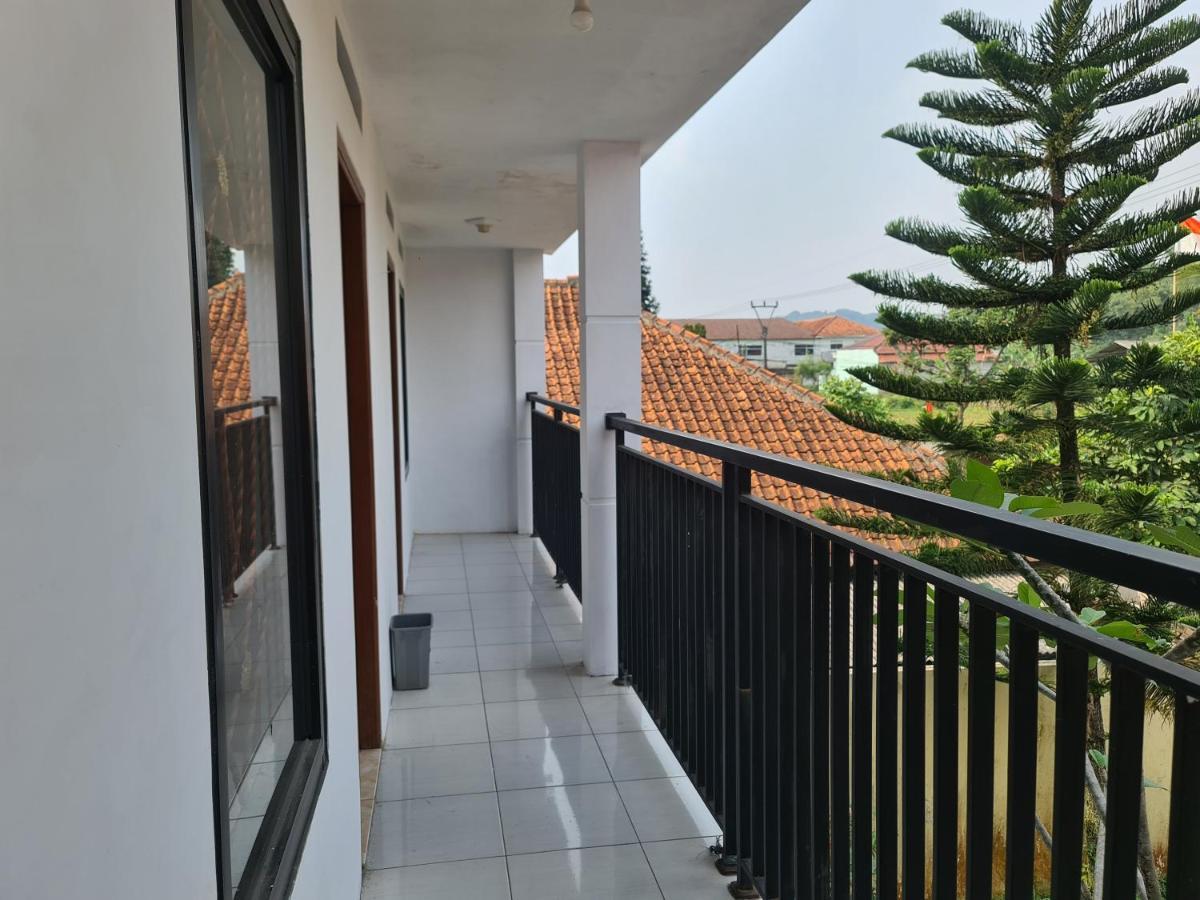 Kampung Istal Villa Pamijahan Bogor Eksteriør billede