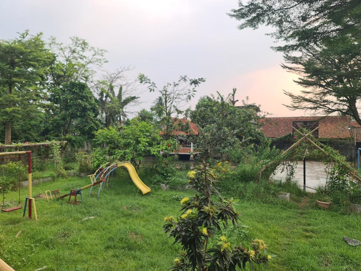 Kampung Istal Villa Pamijahan Bogor Eksteriør billede