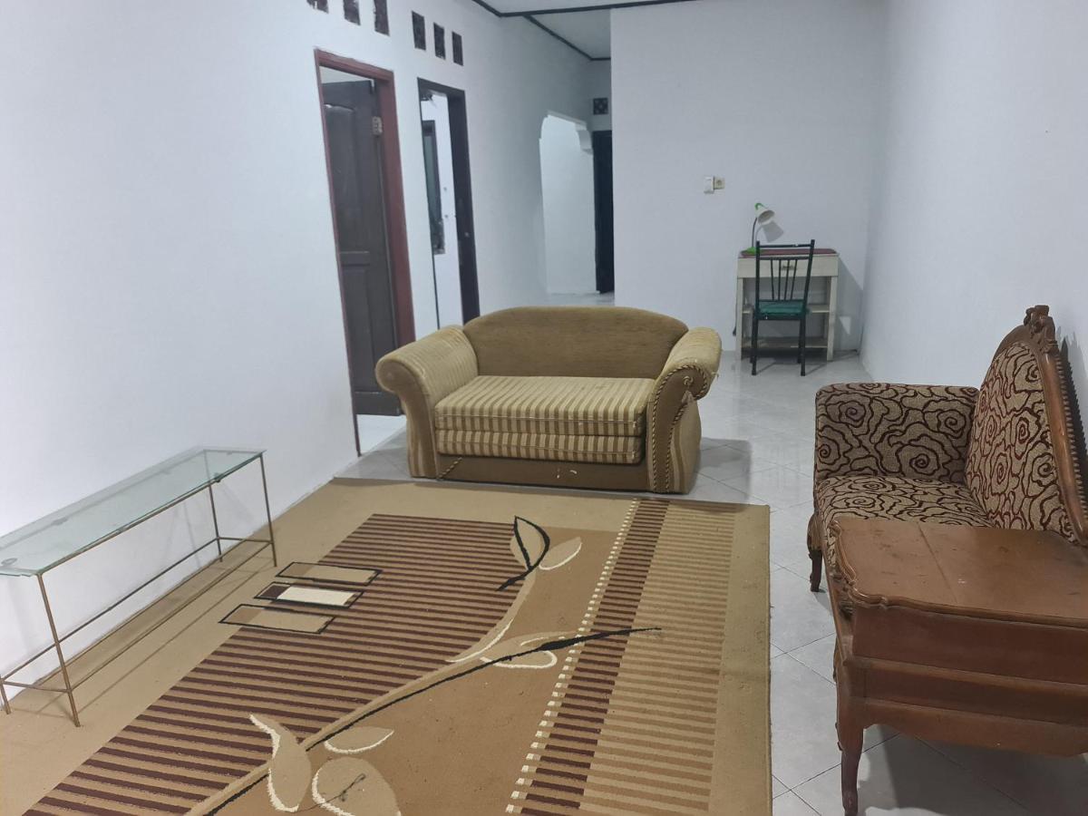 Kampung Istal Villa Pamijahan Bogor Eksteriør billede